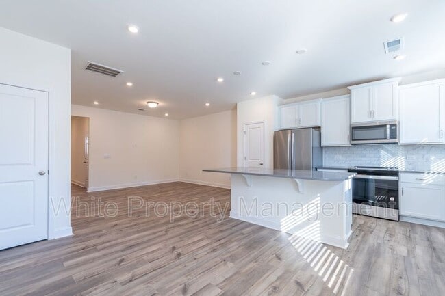 Building Photo - 1556 Cedar Tree Dr