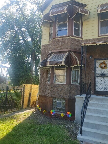 Primary Photo - 6840 S Green St