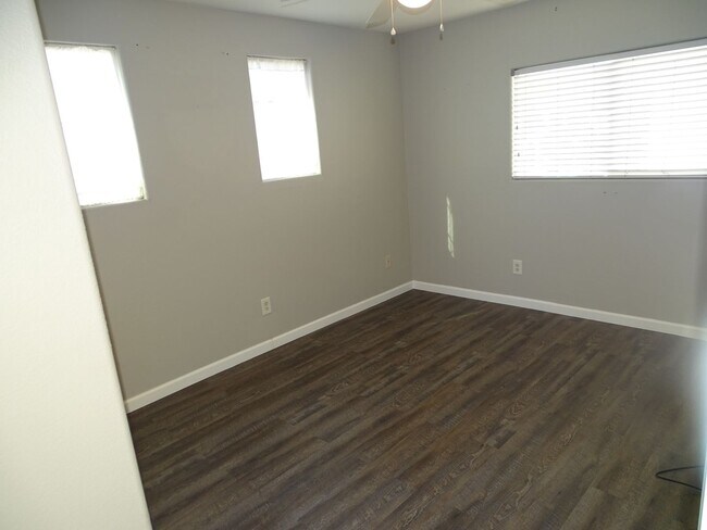 Building Photo - 3 Bed Southwest Home Convenient To The Durango Station Casino