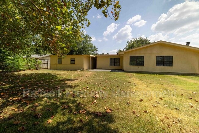 Building Photo - 3 Sidney Dr