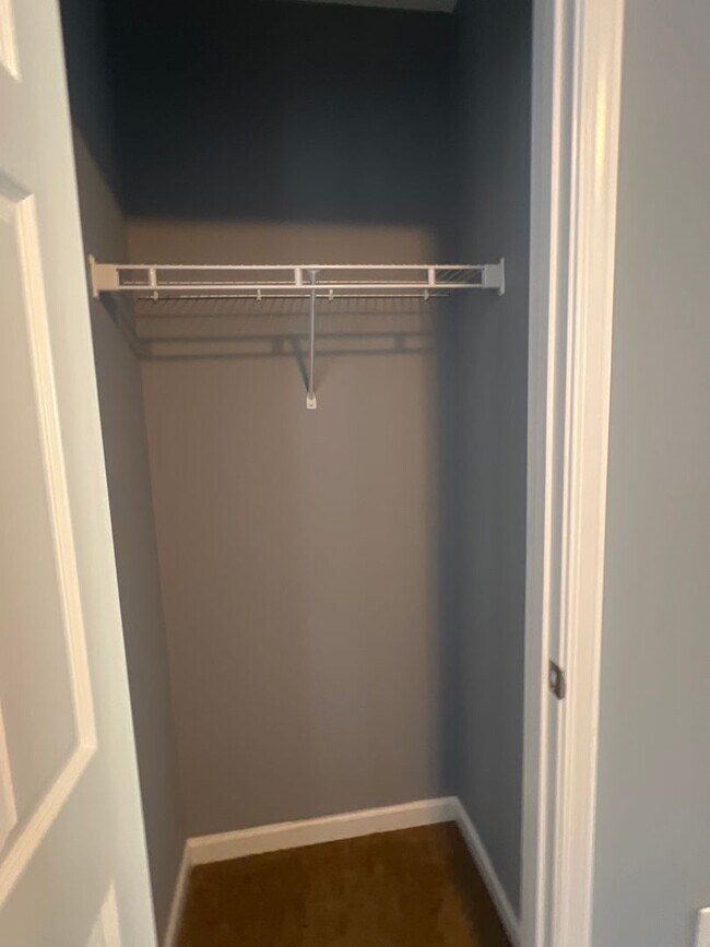 Building Photo - Great location! Close to Everything!