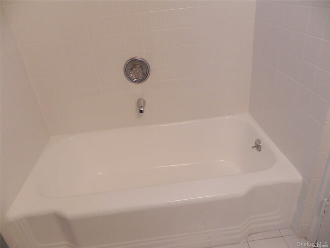 Building Photo - 12 Welwyn Rd