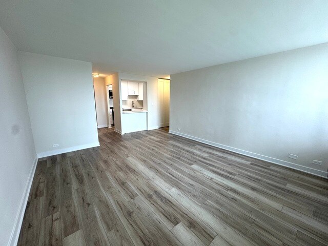Building Photo - 70 W Burton Pl