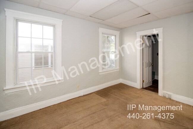 Building Photo - 9903 Sladden Ave