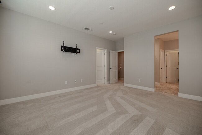 Building Photo - 196 E Main Ave