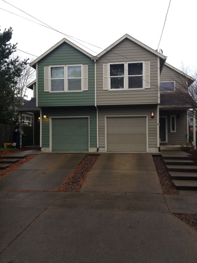 Building Photo - Alberta Arts Townhouse 3 bedroom 2.5 bathr...