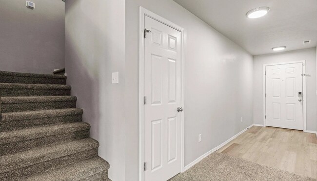 Building Photo - 4 Bed 2.5 bath with a 3 car garage