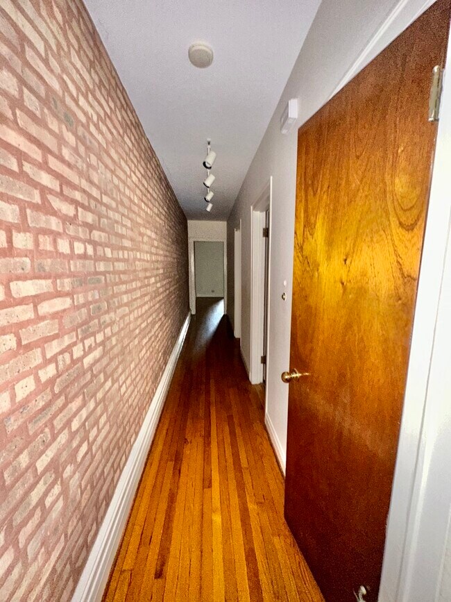 Building Photo - 6629 N Glenwood Ave