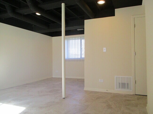 Building Photo - 514 Iona Ln