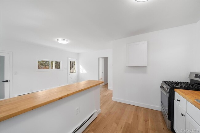 Building Photo - 164 Pine Hill Rd