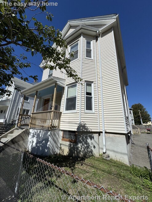 Building Photo - 95 Flint St