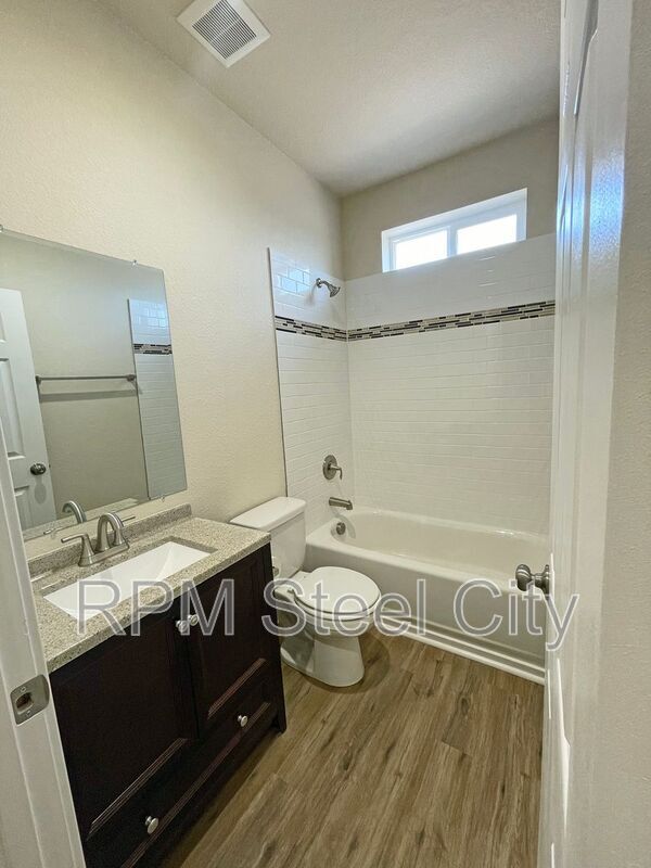 Building Photo - 751 E Laporte Dr