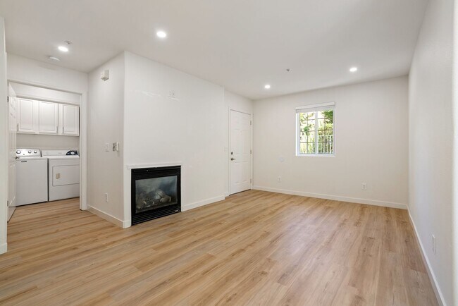 Building Photo - Newly renovated downstairs 1 bedroom 1 bath.