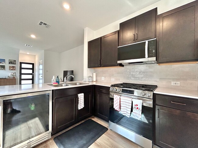 Building Photo - 3 BR / 2 BA Home for Rent in Hutto