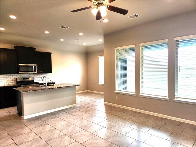 Building Photo - 8519 Golden Field Dr