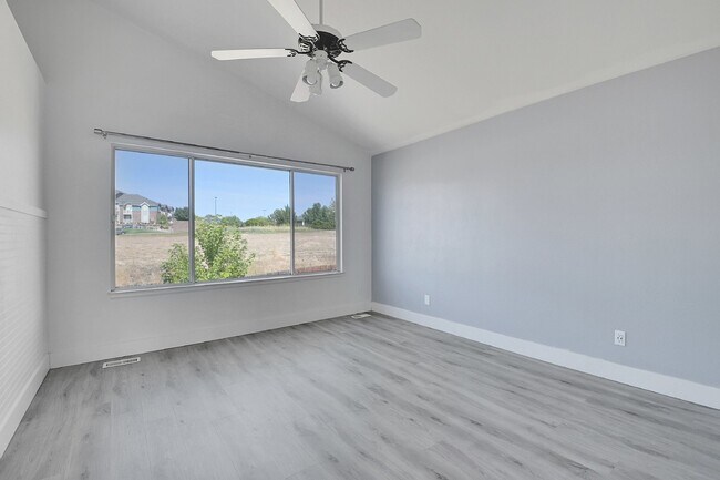 Building Photo - $3,040.95 - 3 Bed, 3-Bath Home in Aurora with In Unit Laundry and Central AC