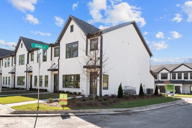 Building Photo - 2422 Lakeshore Ln