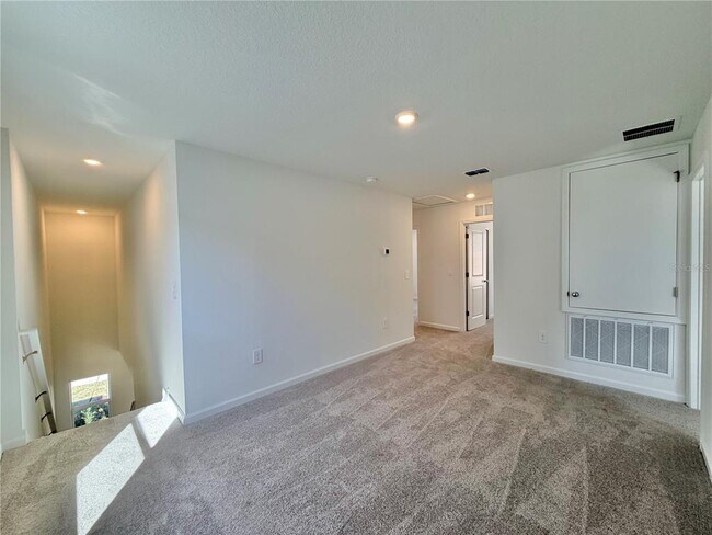 Building Photo - 3670 Hardman Dr