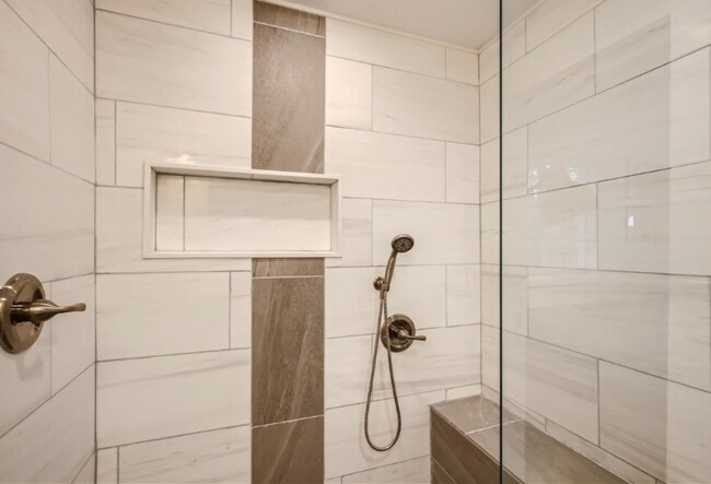 Building Photo - 1296 Vaughn St