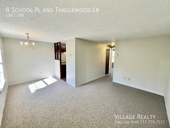 Building Photo - MOVE-IN READY! Top Floor! Roomy 1-Bed with...