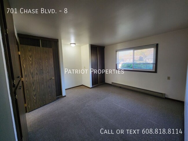 Building Photo - 1 bedroom/ 1 bath apartment in Sun Prairie...