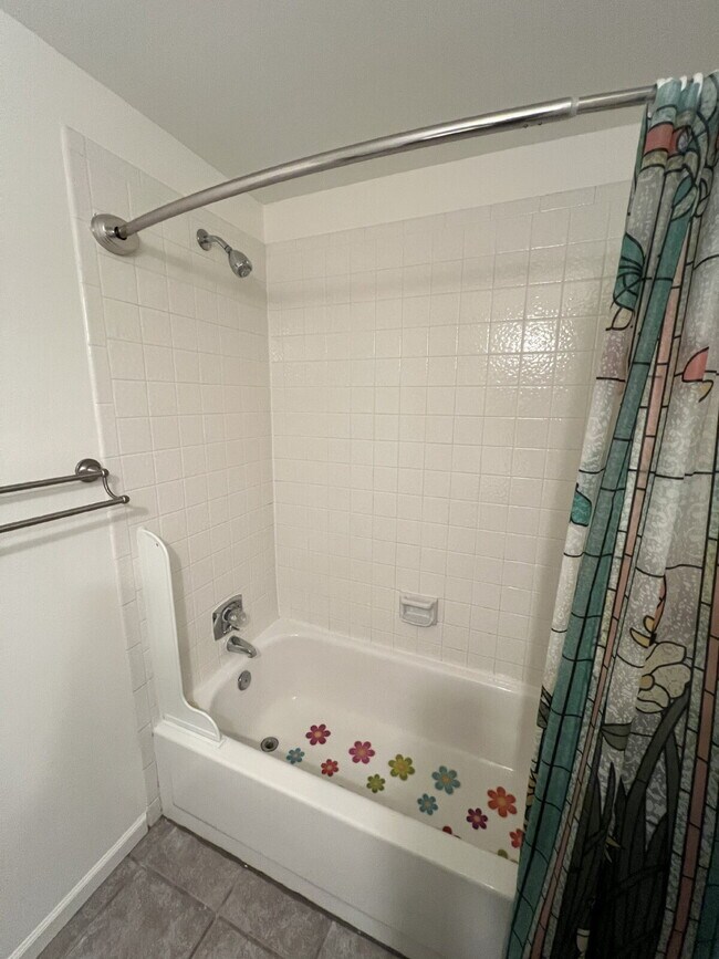 Building Photo - 7052 E Briarwood Dr