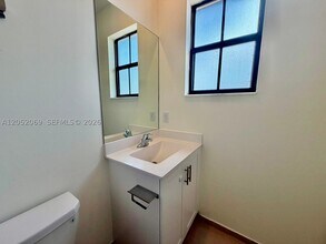 Building Photo - 11115 W 32nd Ln