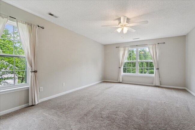 Building Photo - Spacious home in Fernbrook community and J...