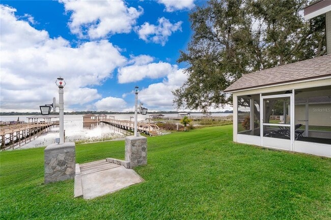 Building Photo - 1649 Lake Villa Dr