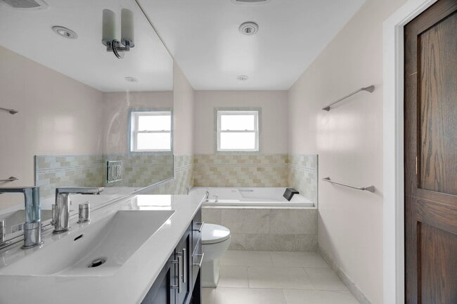 Building Photo - 9059 Oneill Dr