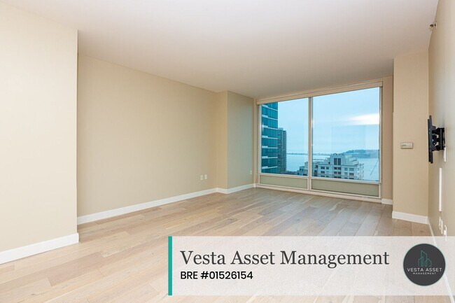 Building Photo - Luxurious High-Rise Living with Iconic San Francisco Views