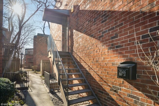 Building Photo - 2146 N Lincoln Ave
