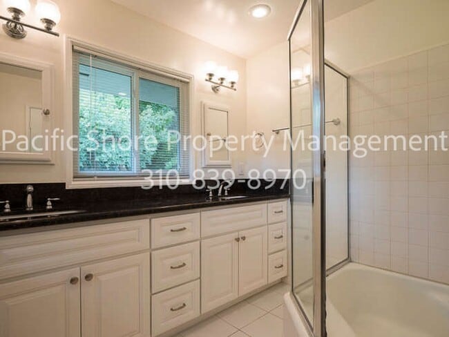 Building Photo - Charming Brentwood Ranch Home with Excepti...