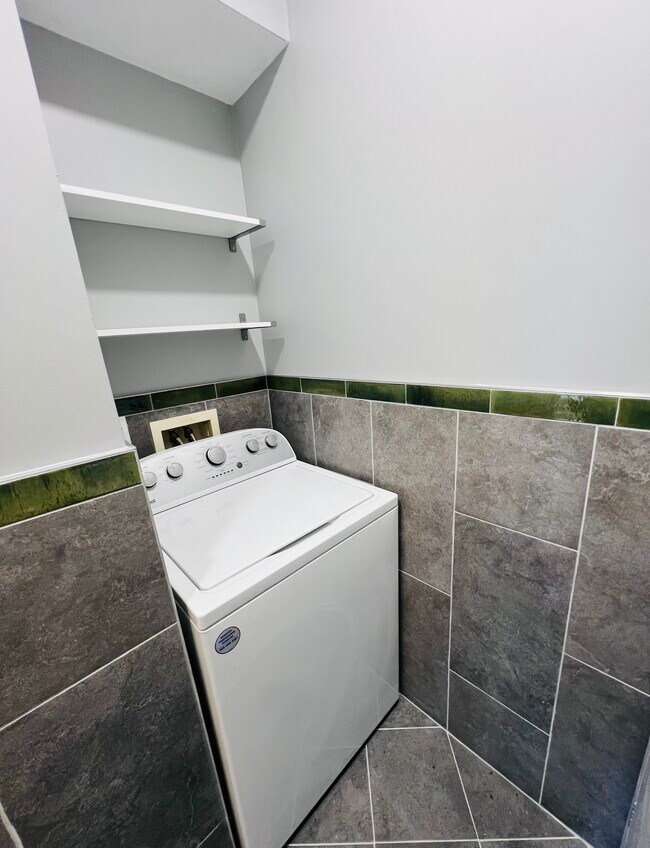 Building Photo - 182 Gay St