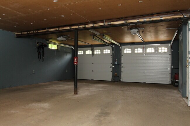 Building Photo - 73 Birchwood Ln