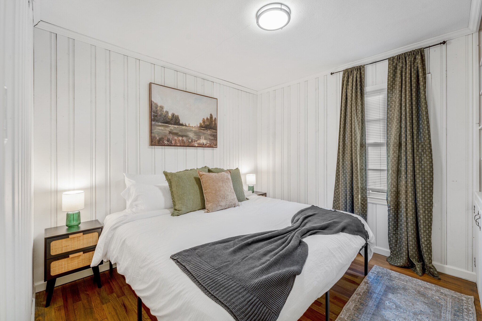 Building Photo - 1464 E 41st St