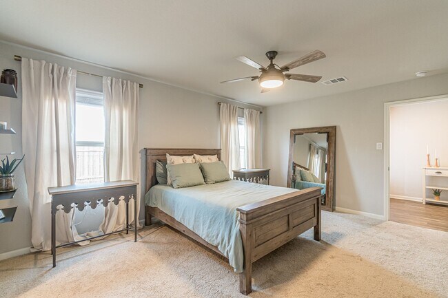 Building Photo - 2569 McCrae