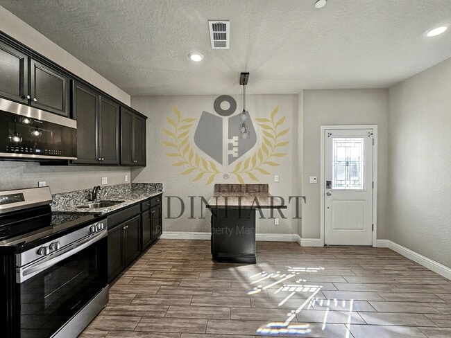 Building Photo - 1132 S Simon St