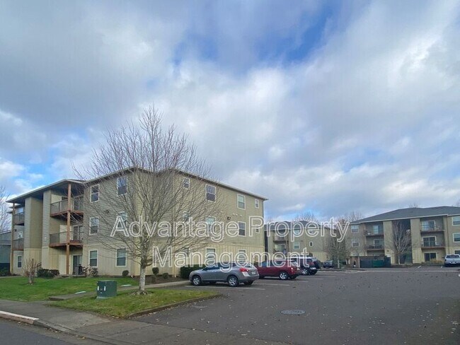 Building Photo - 501 Catron Pl
