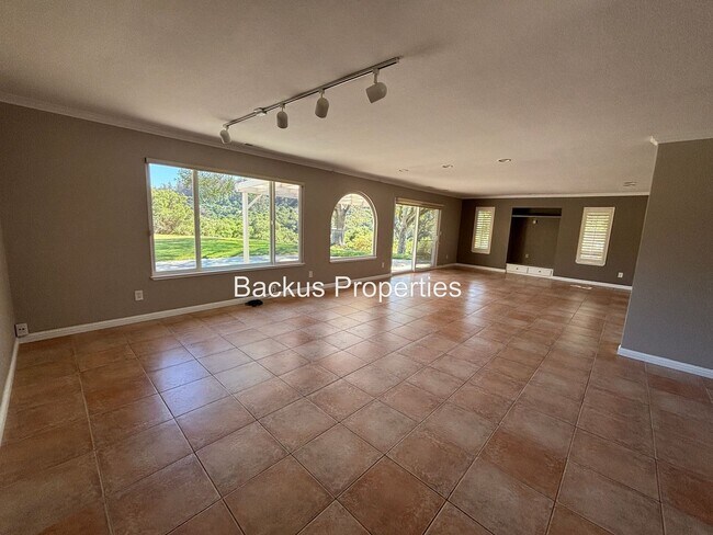 Building Photo - Wonderful three bedroom home on an acre lot in Royal Oaks