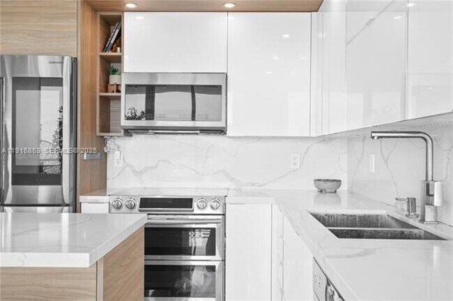 Building Photo - 92 SW 3rd St