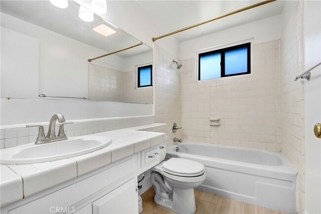 Building Photo - 2551 La Praix St