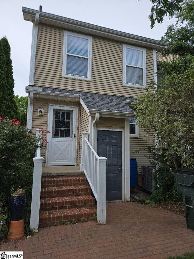 Building Photo - 112 Asteria St