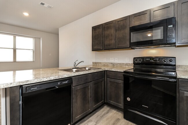 Building Photo - 5529 Eagle Point Dr