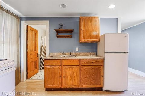 Building Photo - 4689 Center St