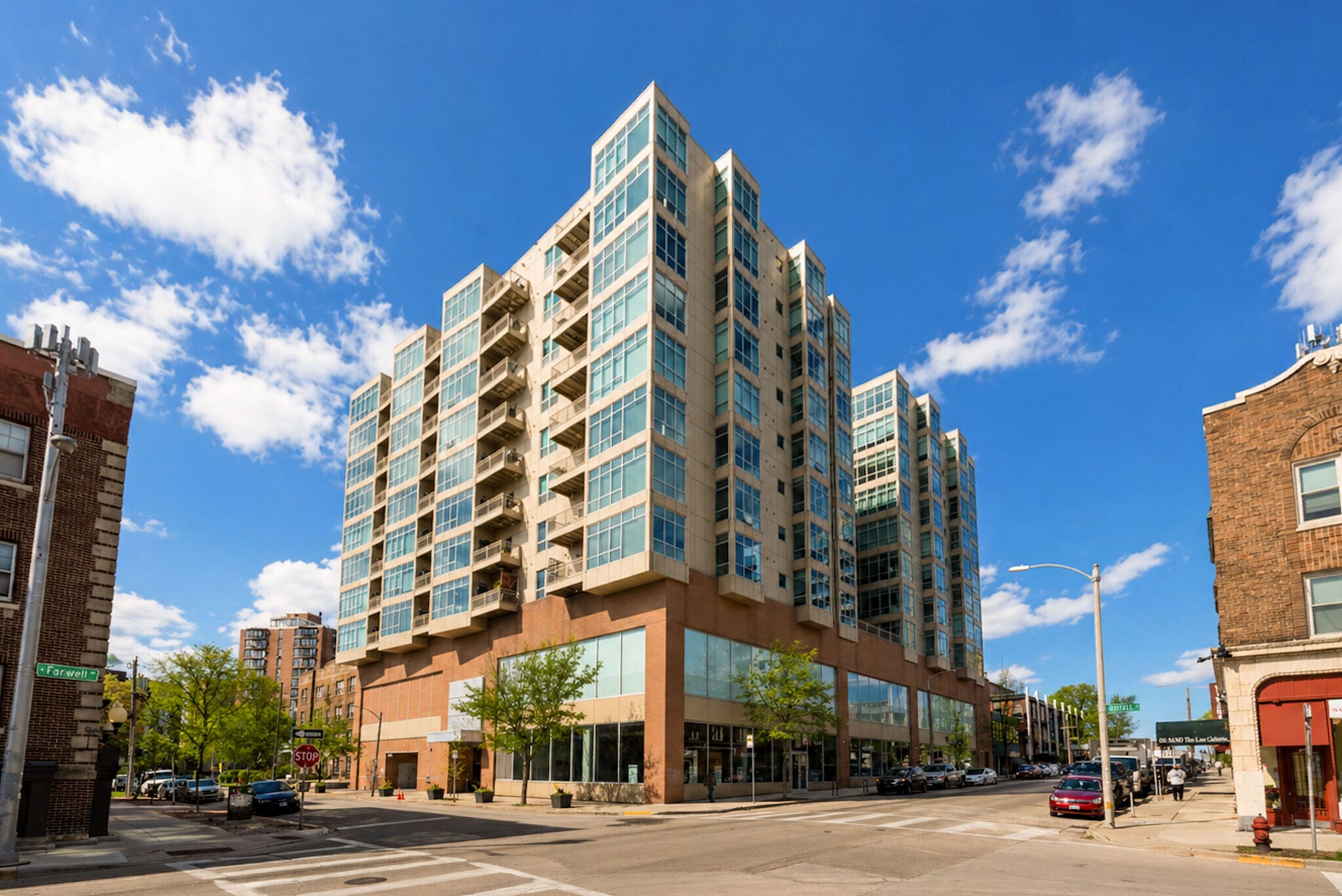 Building Photo - 1550 E Royall Pl