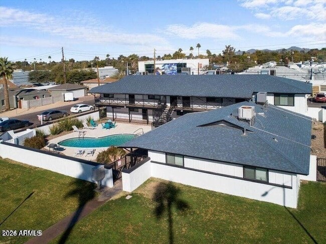 Building Photo - 502 E Mariposa St