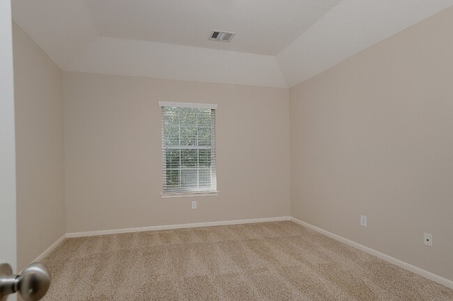 Building Photo - 50 E Pipers Green St