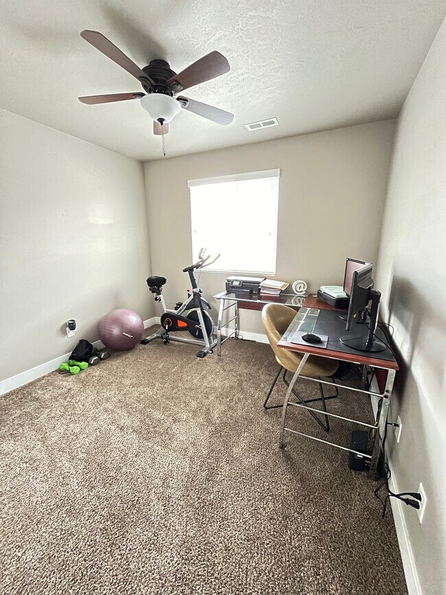 Building Photo - 2064 N 275 E