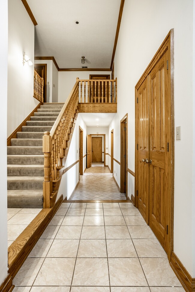 Building Photo - 9628 Summerlakes Dr